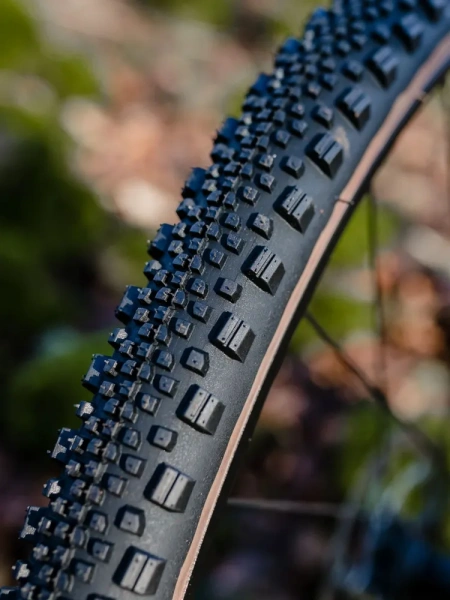 Покрышка бескамерная 700x44C WTB Raddler, TCS Light/Fast Rolling Tire (tanwall)