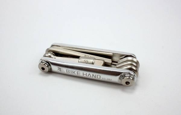 Ключи-шестигранники Bikehand в ноже  2/3/4/5/6 /8 мм, + 2 отвёртки, серебристые