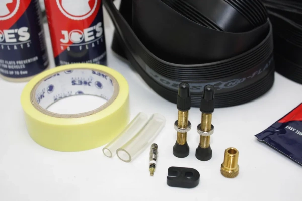 Комплект для установки бескамерной системы Joe's No-Flats Universal Tubeless Conversion kit, Super Sealant, велониппель